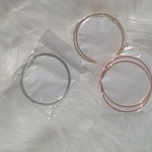 Set of hoop earrings